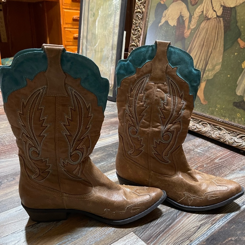 Women’s Brown and Teal Coconut Western Boots.